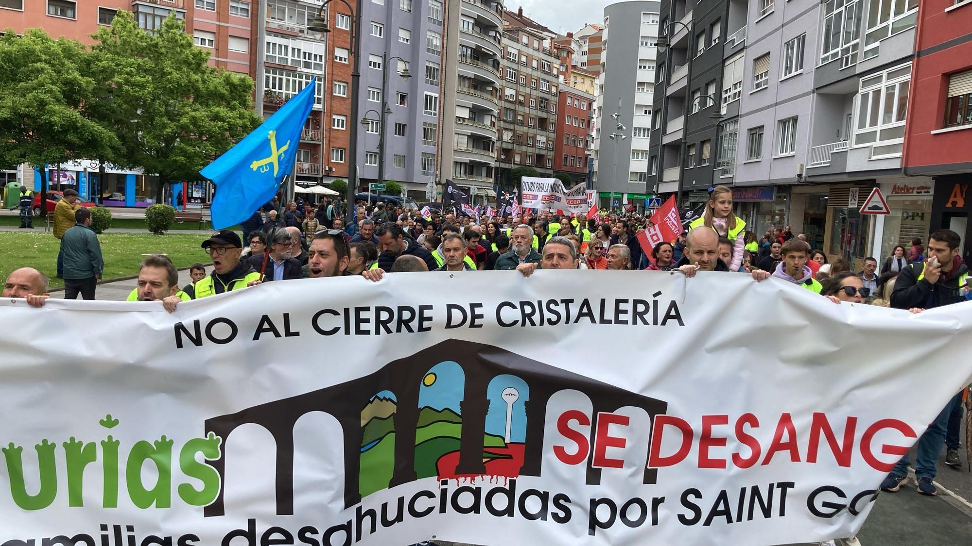 EN IMÁGENES: La manifestación en apoyo a los trabajadores de Saint-Gobain en Avilés