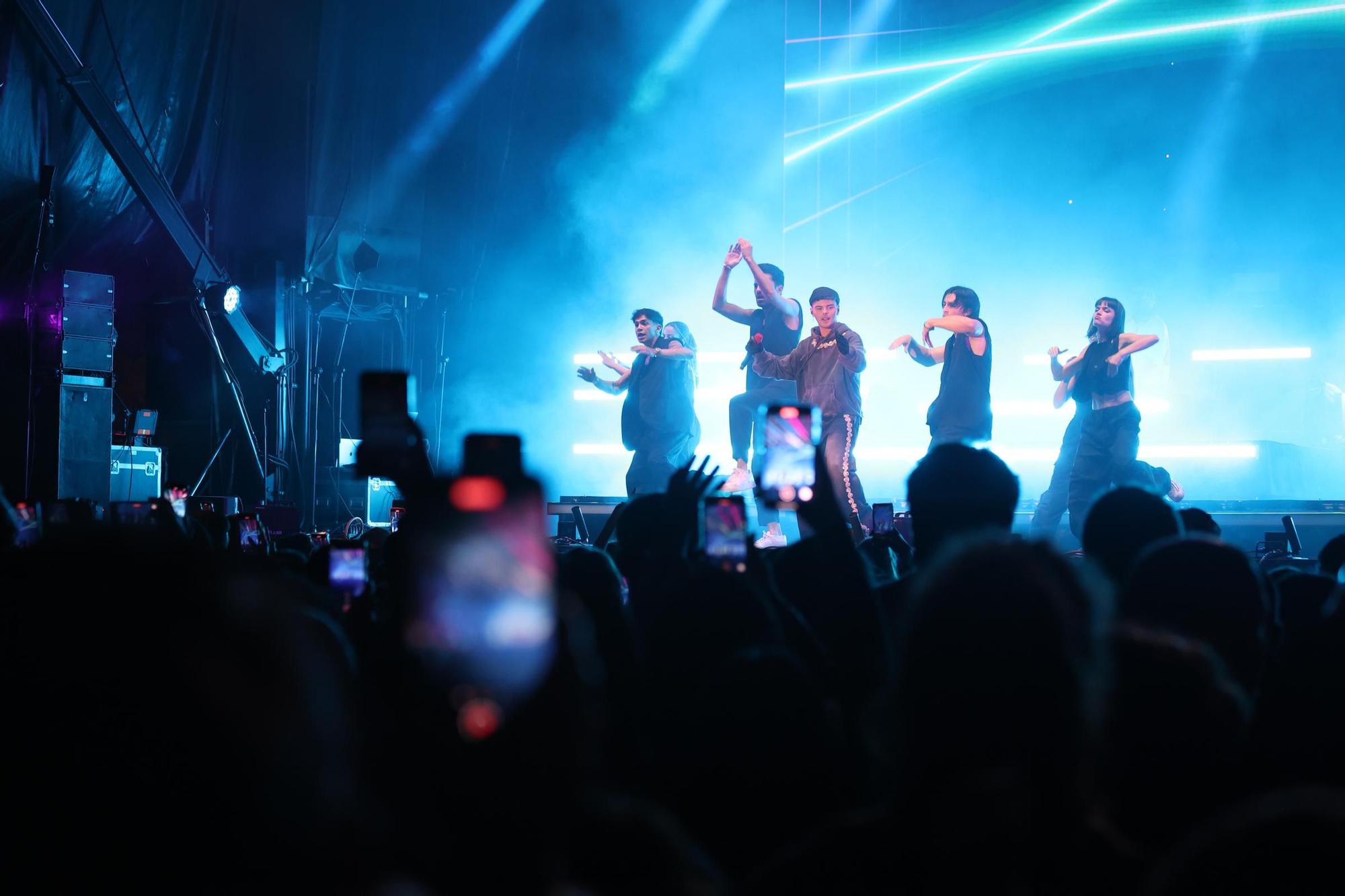 Abraham Mateo reúne a casi 8.000 personas en el concierto más multitudinario de las fiestas de Cullera