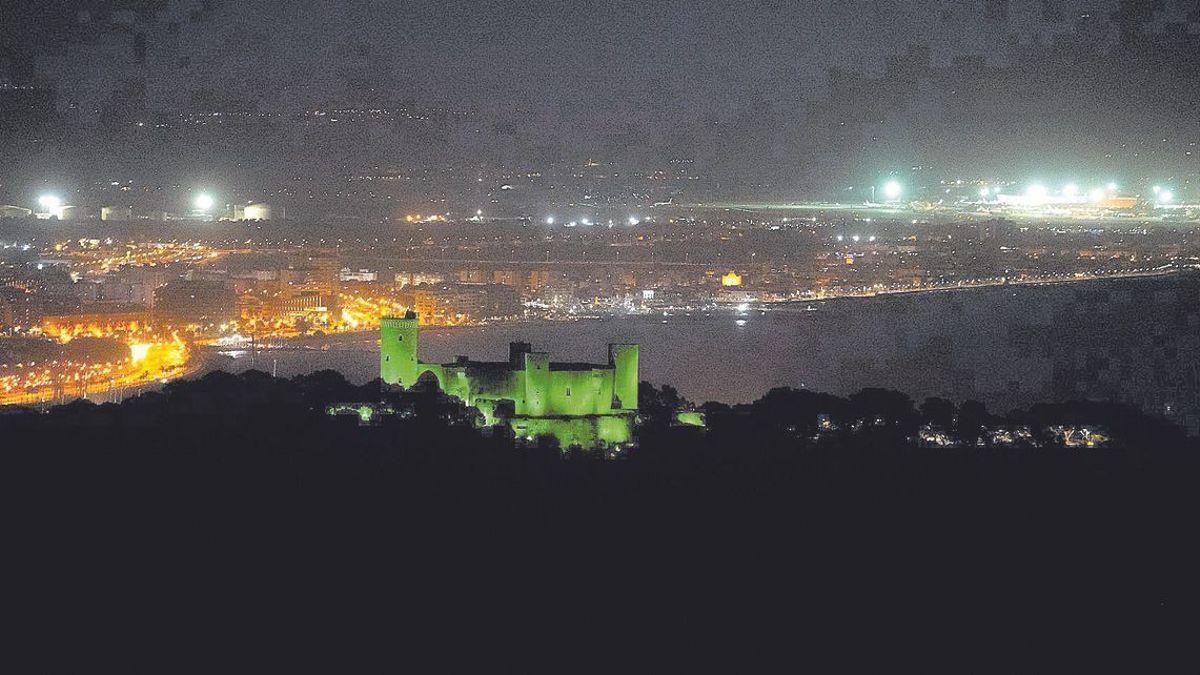 Das Castell de Bellver leuchtet derzeit grün.