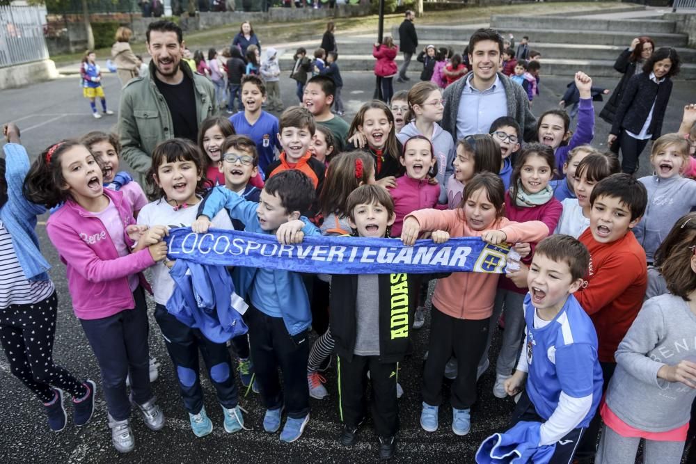 Visita de los jugadores del Real Oviedo, Toché y Héctor, al Colegio Buenavista I