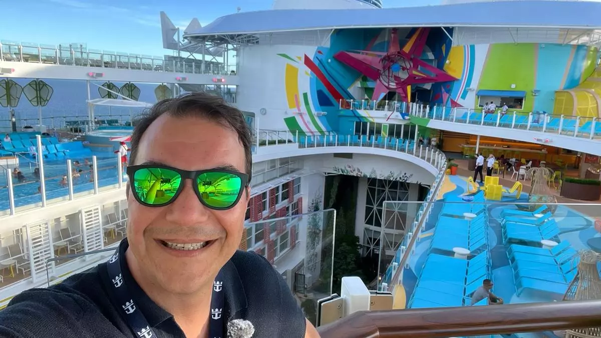 Un vigués estrena el crucero más grande del mundo
