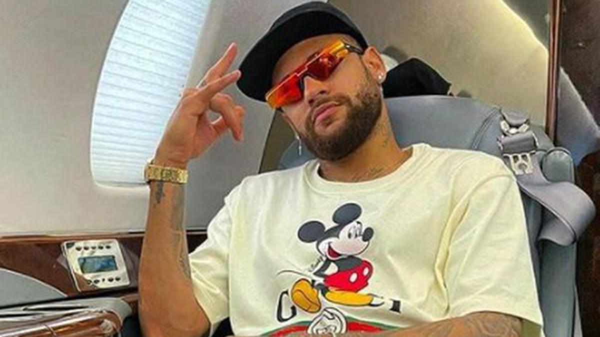 Neymar dice que el percance del avión fue "solo un susto" y agradece mensajes