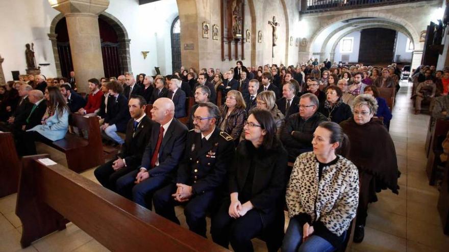 Asistentes, ayer, a la lectura del pregón de la Semana Santa de Avilés en la iglesia de San Nicolás de Bari.