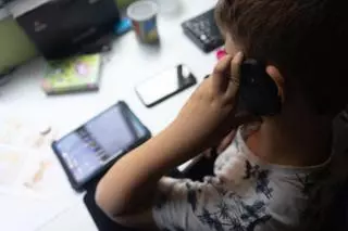 Casi cien mil niños gallegos de 10 a 15 años disponen de móvil: en un año se sumaron 7.800 más