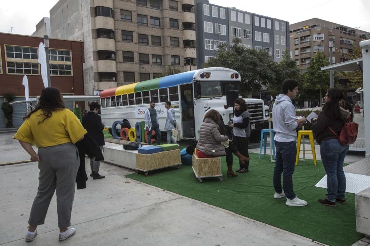 Presentación de Google Actívate en la plaza Séneca de Alicante