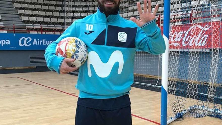 Ricardinho celebra su quinto título.