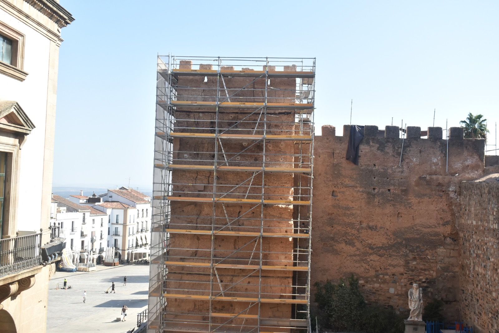 Obras en la Torre de la Yerba de Cáceres.