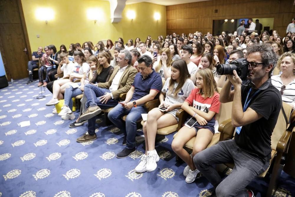 Encuentro de Ana Guerra y Cepeda con estudiantes en Murcia