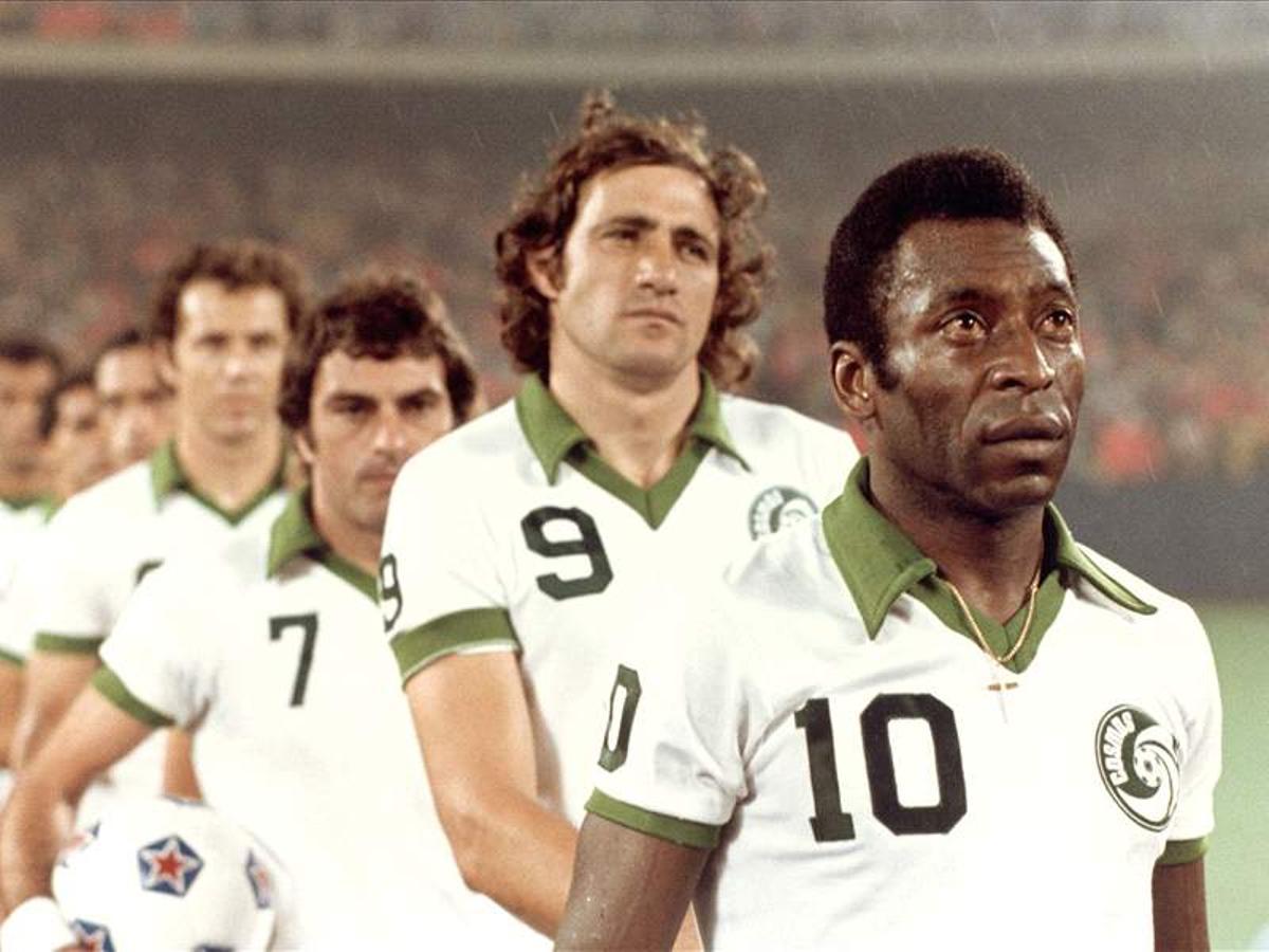 Giorgio Chinaglia junto a Pelé cuando jugaron juntos en el Cosmos de Estados Unidos