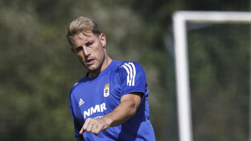 Carlos Hernández mira hacia arriba con el Oviedo: “Estamos a tiempo de pelear por algo bonito”