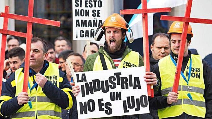 Mil personas se manifiestan en Lugo por Alcoa