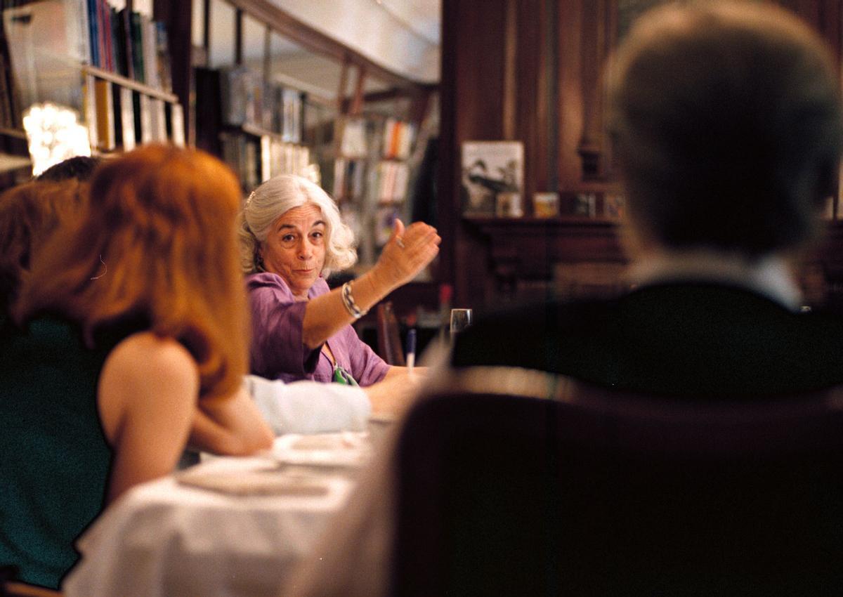 Carmen Martín Gaite, en una presentación en Barcelona, a finales de mayo de 1996.