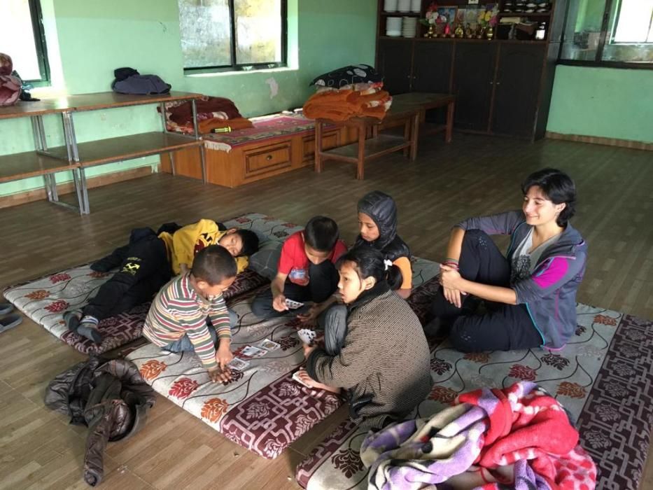 Una pareja de Torrent, de viaje en Nepal, se queda atrapada sin poder volver.