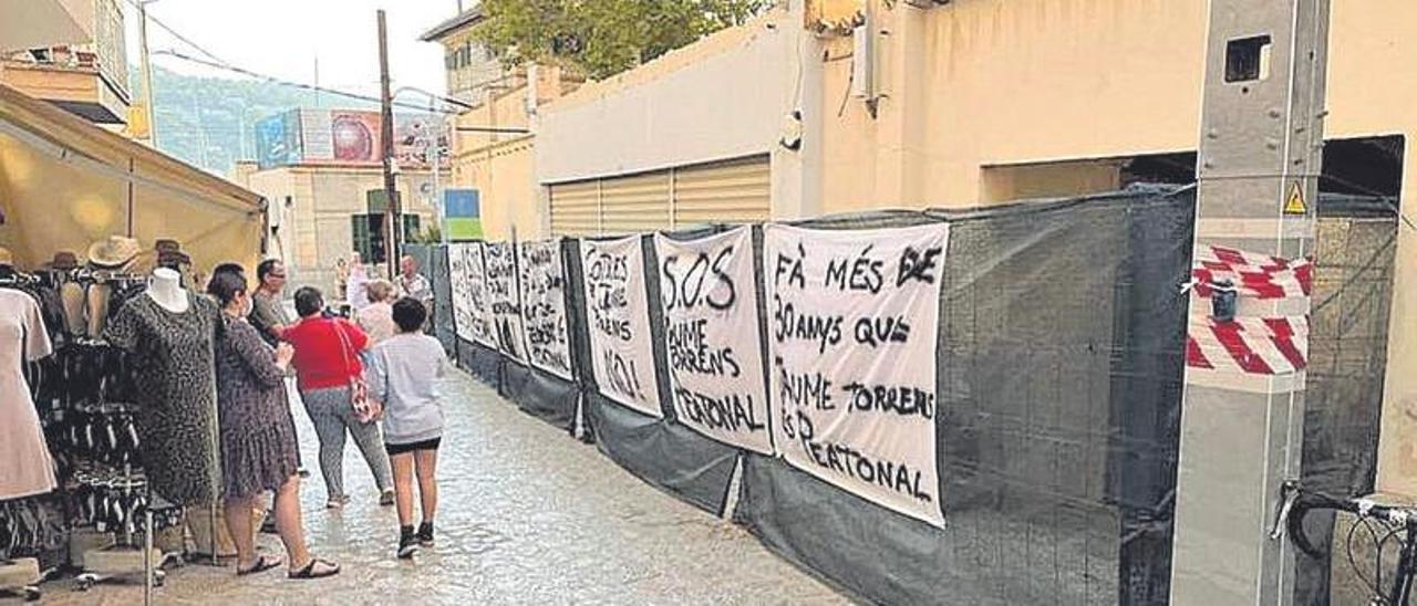 Los vecinos de la calle Jaume Torrens están molestos.