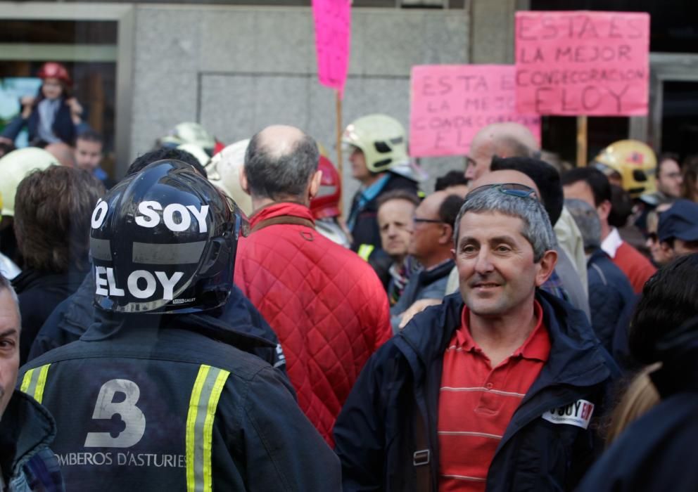 Manifestación de bomberos de toda España en Oviedo por Eloy Palacio