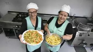 El colegio de Meicende, en Arteixo, cambia el cátering por la comida casera después de 30 años: "Reconvertimos a casa do conserxe en comedor"