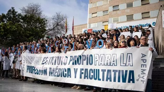 Los médicos van a la huelga contra el Estatuto Marco: "Queremos trabajar las mismas horas que el resto, 35”