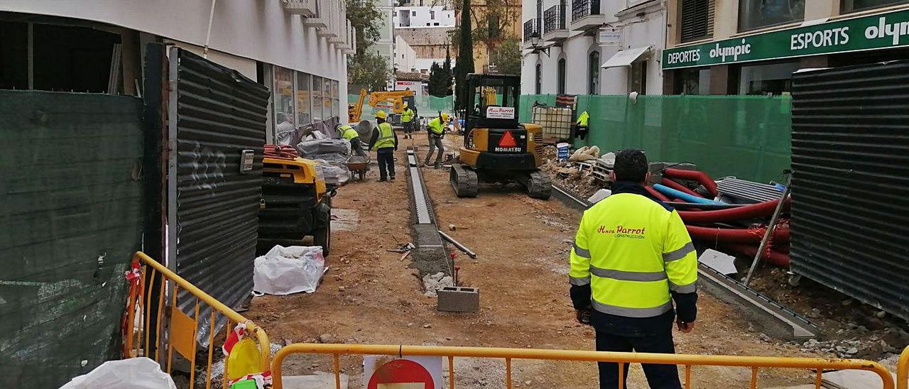 Los dos viales sobre los que se reconstruirá el espacio público que ha ocupado la obra hasta el momento.