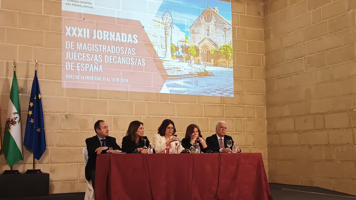 Representantes de los jueces decanos de España en la presentación de las conclusiones de las Jornadas Nacionales celebradas en Jerez de la Frontera.