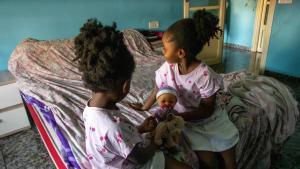 Maltractada, amb cinc filles i a 24 hores de quedar-se al carrer: «La meva única opció és un pis social»