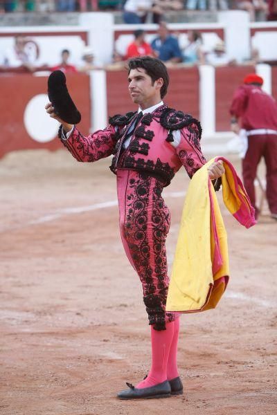 Toros en San Pedro: Cayetano, por la puerta grande