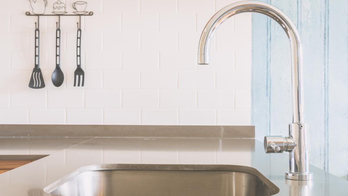 Cómo limpiar las tuberías de agua (fregadero): 5 tips imprescindibles