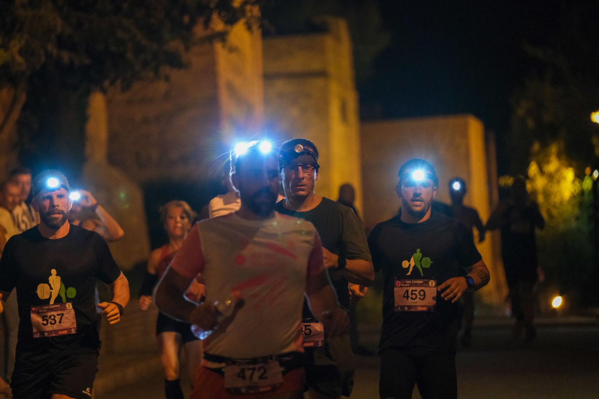 La carrera nocturna Mlk Trail & Tahermo llena de corredores el entorno de Gibralfaro