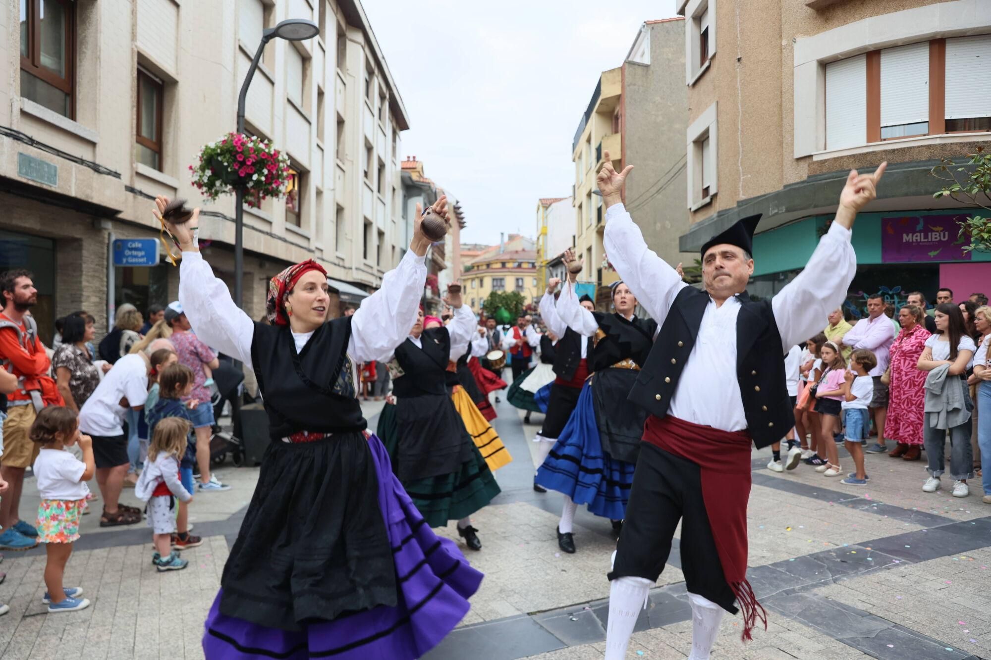EN IMÁGENES: El desfile de carrozas por las fiestas del Carmen de Luancoi