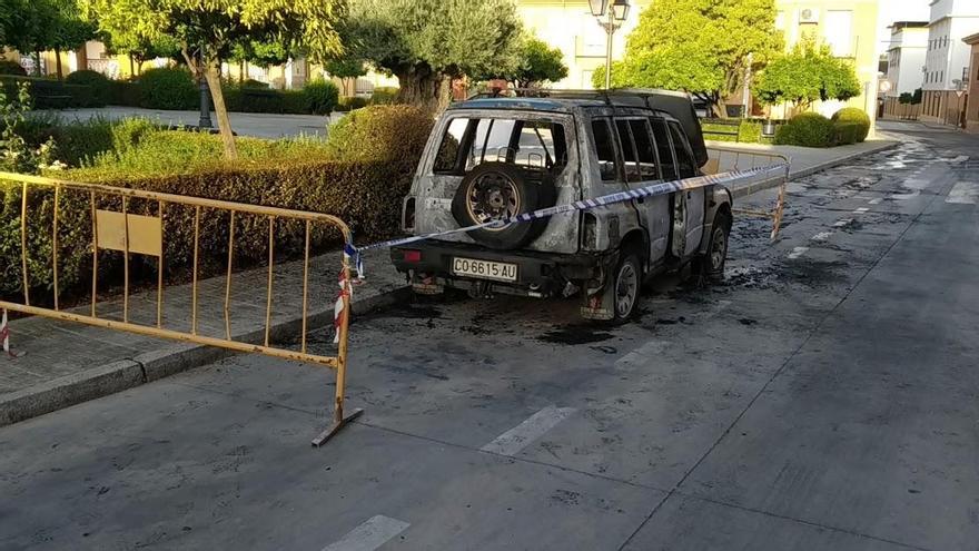 Arde un vehículo en la Plaza de las Tres Culturas la pasada madrugada