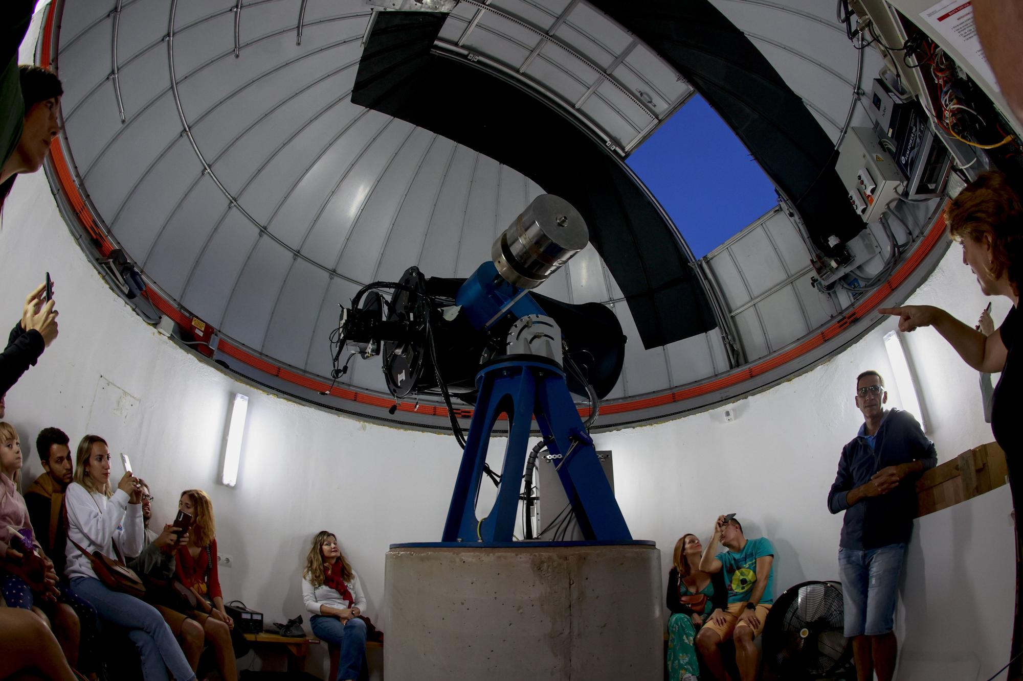 Así trabajan los astrónomos valencianos a 1.300 metros de altitud en Aras de los Olmos