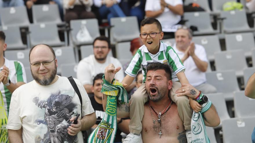 Córdoba CF-San Fernando: las imágenes de la afición en El Arcángel