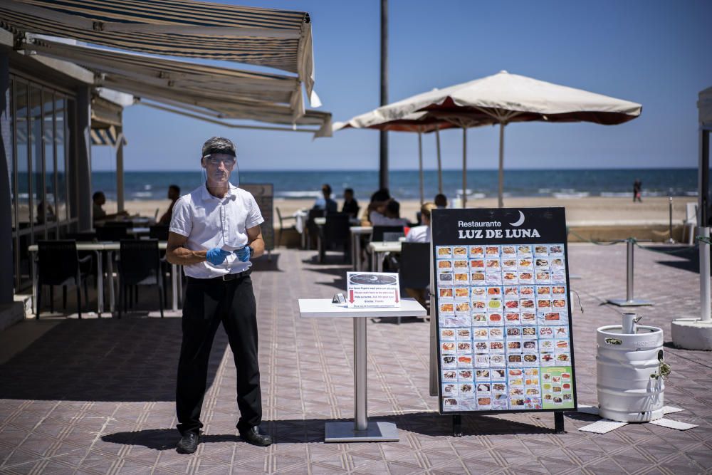 Playas y terrazas llenas en València en los primeros días de la fase 1