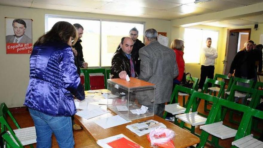 Una elección de delegados en la agrupación del PSOE de Bueu para un congreso nacional.