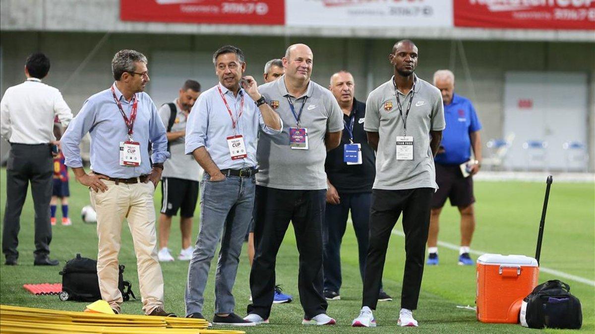 Óscar Grau, Josep Maria Bartomeu y Eric Abidal han asistido a la cumbre