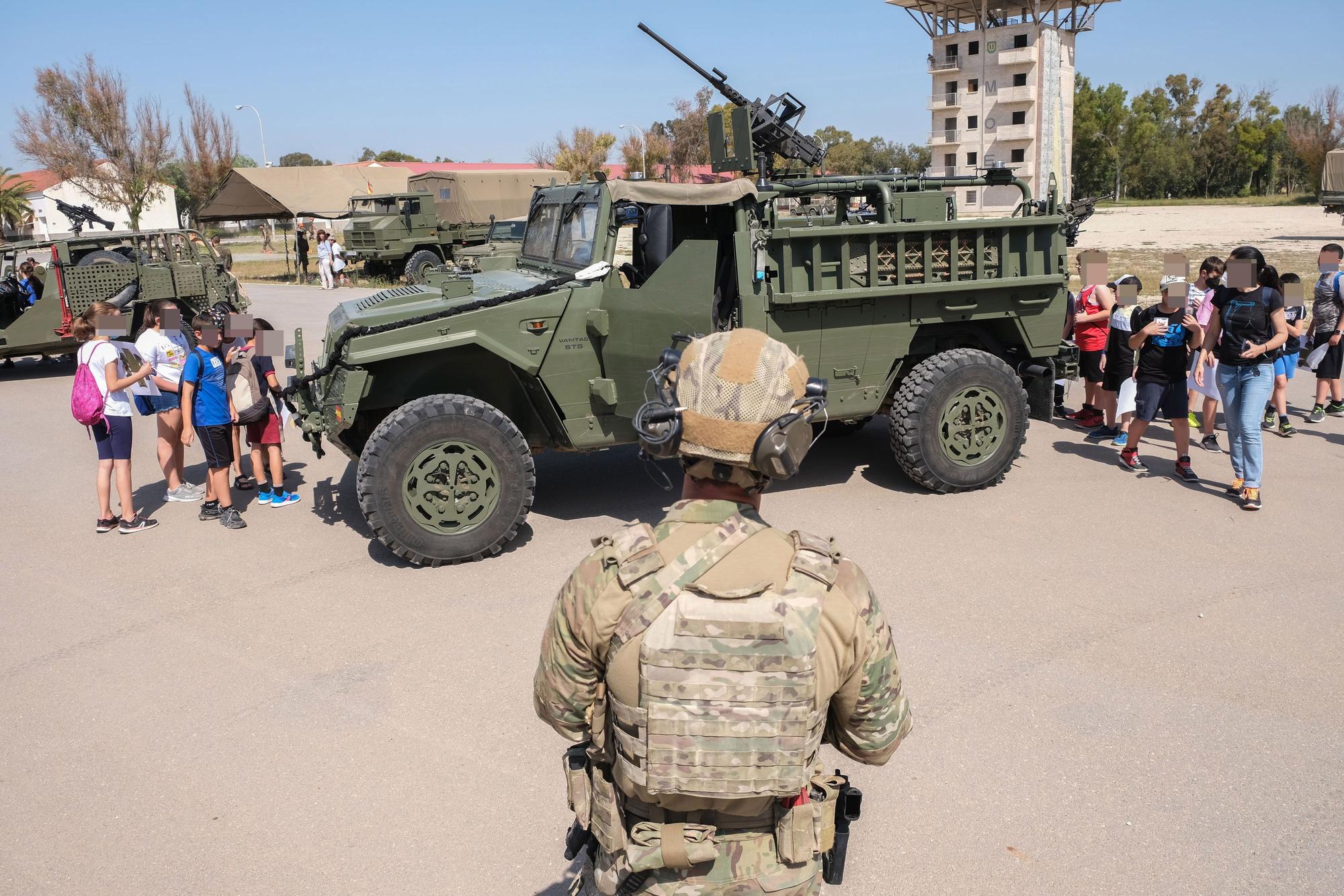 1600 niños de colegios de la provincia visitan la base militar del MOE en Rabasa