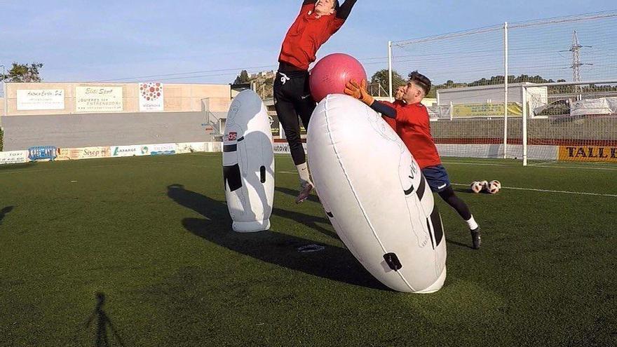 Carles Fluixá en un entrenamiento con el Saguntino