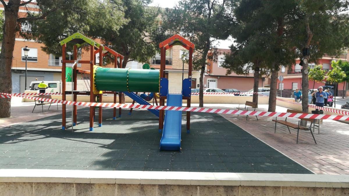 Alcantarilla cierra parques y espacios públicos para prevenir contagios