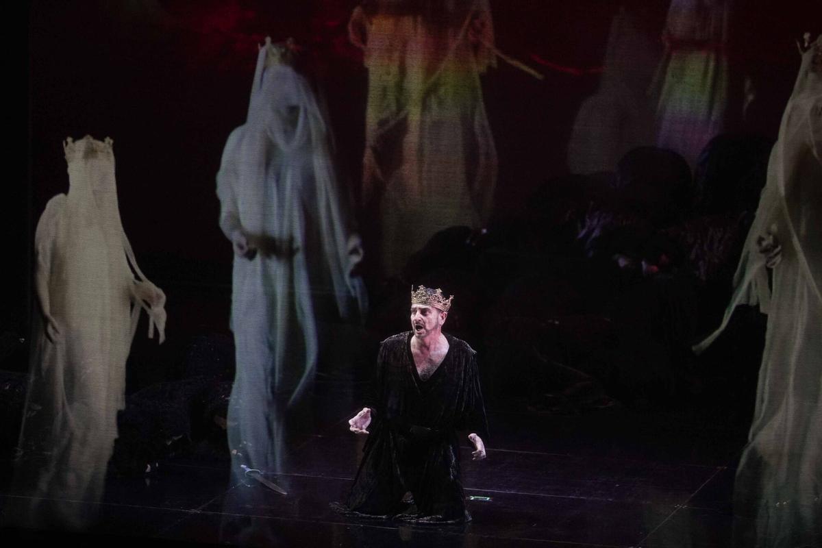 Córdoba estrena 'Macbeth' con ovación y lleno en el Gran Teatro