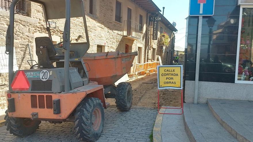 Inicio de las obras en el casco histórico de Puebla de Sanabria. | A. S.