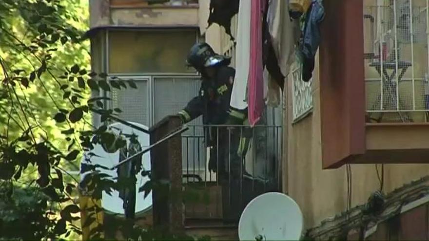 Dos hermanos de 4 y 6 años mueren en el incendio de un piso en Barcelona