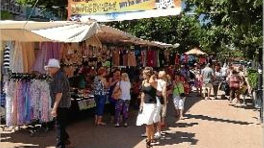 Una imatge del mercat ambulant de La Plantera, el passat dissabte.