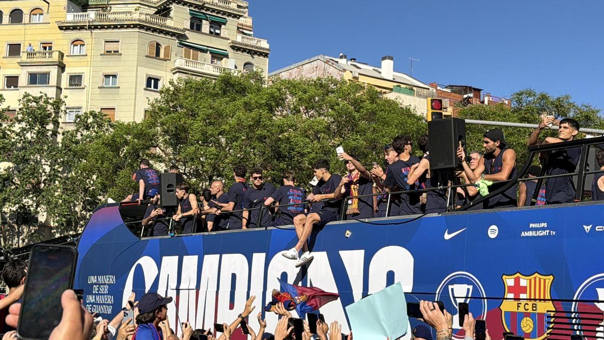 Les millors imatges de la rua del Barça després de guanyar la Lliga