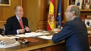 El suspenso de Juan Carlos I en las encuestas "semanales" de Zarzuela influyó en su abdicación
