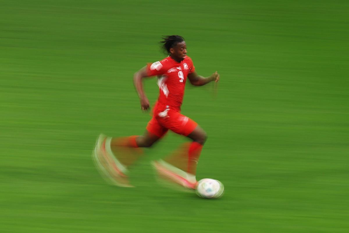 Johan Manzambi en el partido de dieciseisavos de final del Mundial entre Suiza y Argelia.