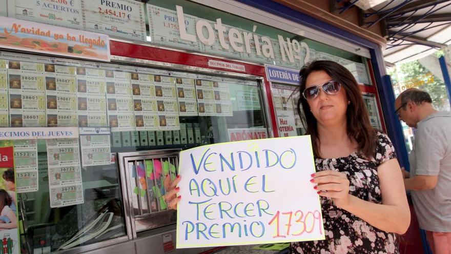 La administración de Loterías y Apuestas de Cartagena, situada en la calle Juan Fernández, ha distribuido dos series del Tercer Premio.