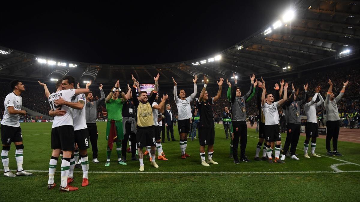 Los jugadores del Liverpool celebran el pase a la final.