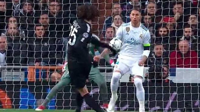 1/8 Champions 2018 (vs PSG): Mano de Ramos dentro del área no señalada con 1-1