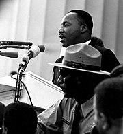 28 de agosto de 1963: pronuncia su discurso "Tengo  un sueño" frente a unos 250.000 manifestantes en Washington durante la  Marcha por el Trabajo y la Libertad