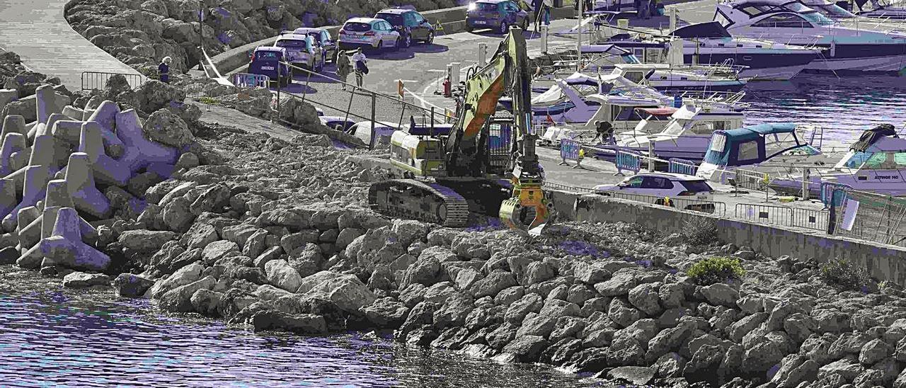 Las máquinas ya trabajan en este punto del puerto donde se ubicará un restaurante.