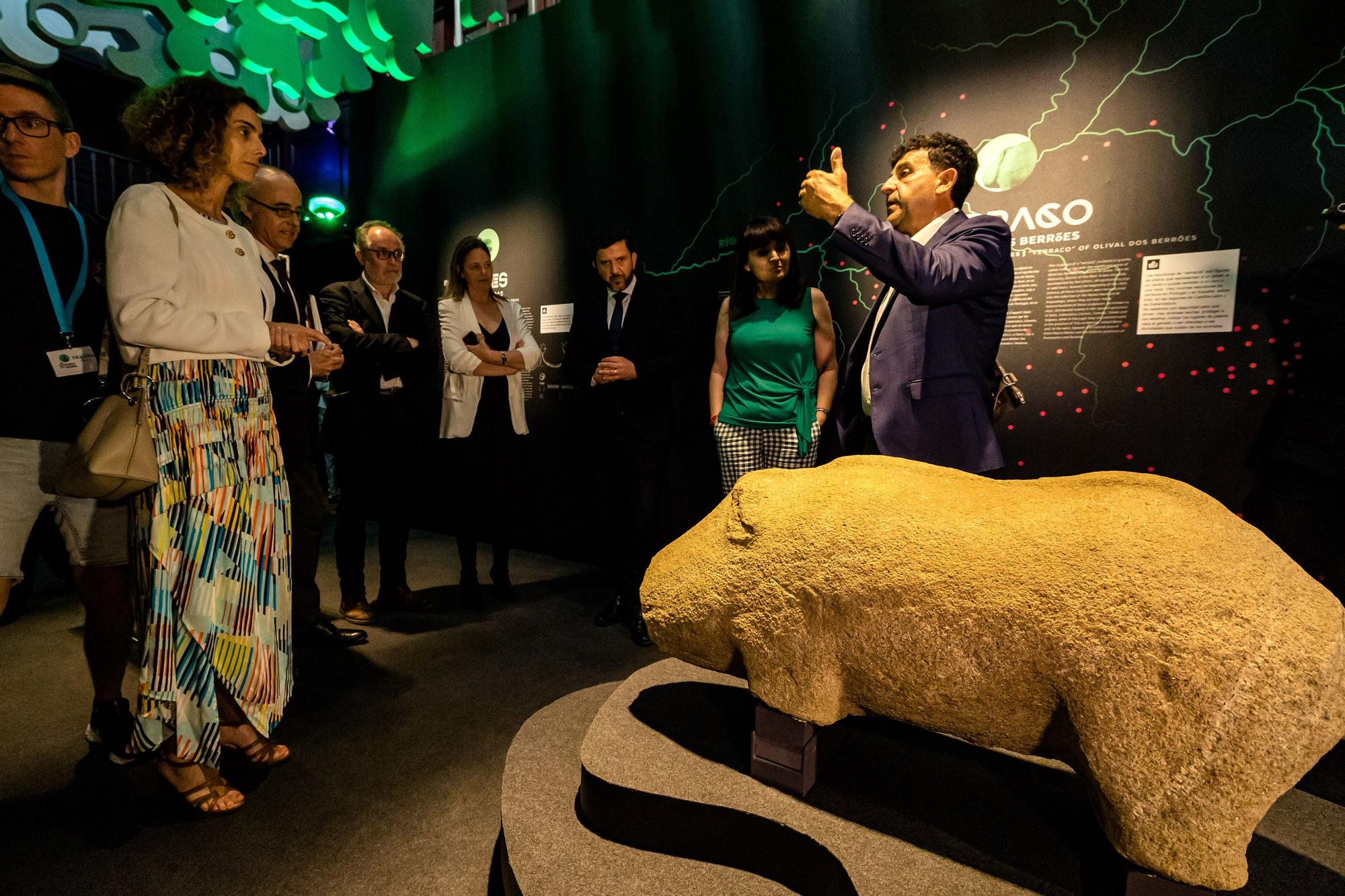 Las tres piezas son consideradas tesoros nacionales de Portugal. Una de ellas, el Torques de Vilas Boas, es la primera vez que sale del museo lisboeta.